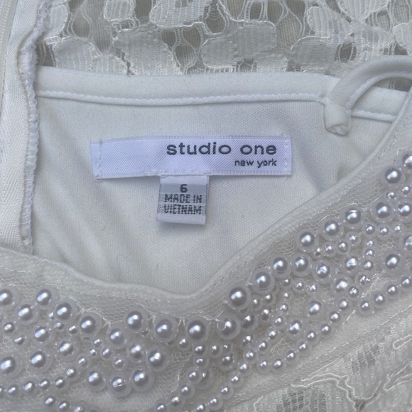 Beautiful Lace Studio One Dress with Pearl Accents Womens 6 - Picture 6 of 7